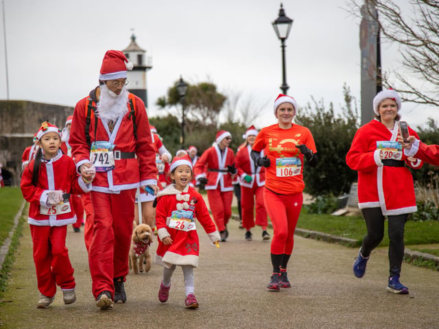 Hundreds of people turned out for the 2023 Santa Fun Run in Southsea on Saturday morning, many running to raise money for charity in either the 5K or 10K distance.