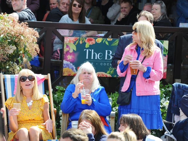 Port Solent held live music on Sunday (070523-4479)