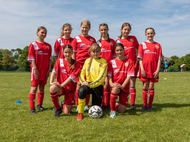 Stubbington Flamingos U12s Girls. Picture: Mike Cooter