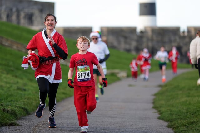 There were a number distances taking place at the same time: The Portsmouth Coastal Waterside Marathon and Festive Half Marathon as well as the Southsea 5k and 10k Turkey Trot. Picture: Chris  Moorhouse (221224-75)