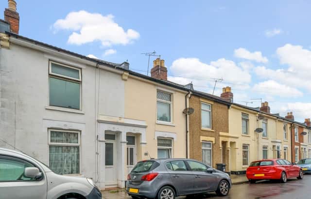 This two bed end terrace house for sale would be a brilliant investment for first time buyers.