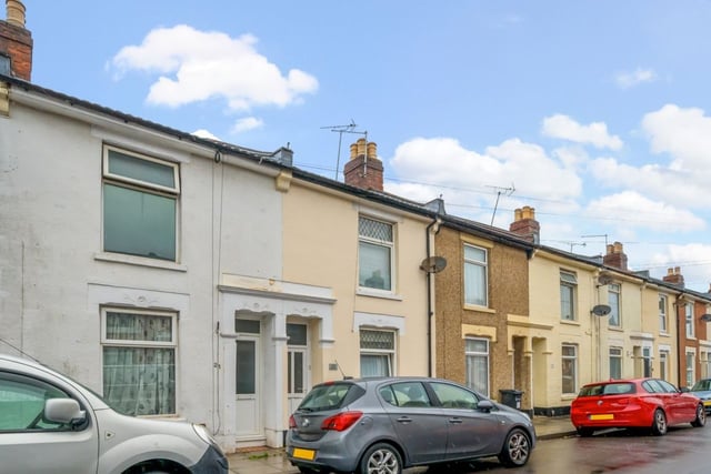 This two bed end terrace house for sale would be a brilliant investment for first time buyers.