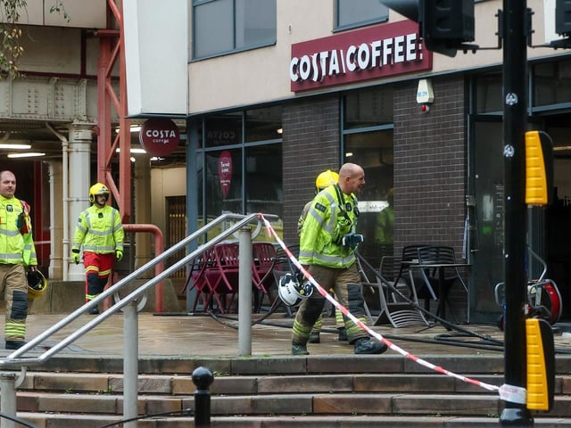 Hampshire Fire & Rescue at the aftermath of a fire at Costa Coffee, Isambard Brunel Road, Portsmouth
Picture: Chris Moorhouse (291025-27)