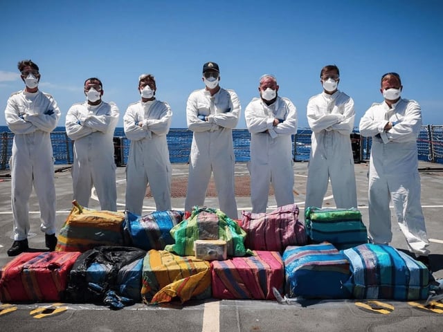 Portsmouth-based warship HMS Trent has seized £160m of cocaine from a submarine in the Caribbean Sea.