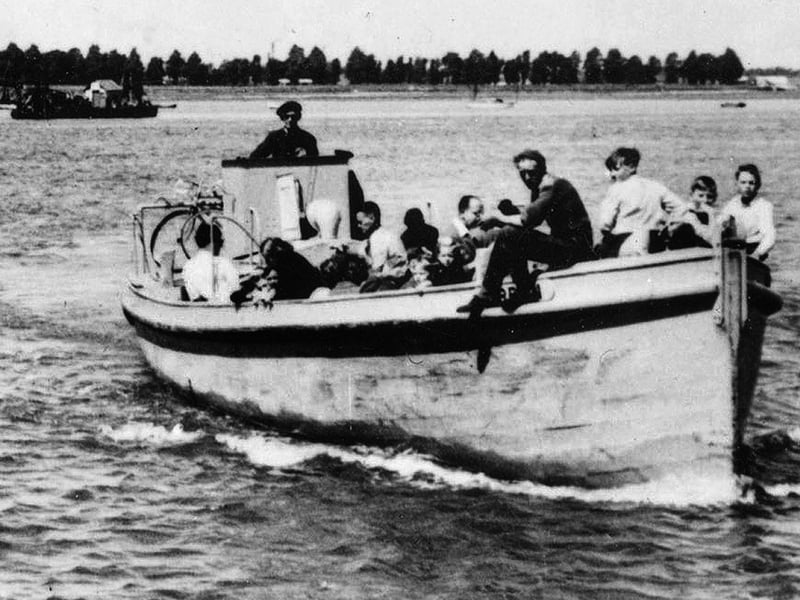 The Hayling Island ferry crossing between the island and Portsmouth.
Picture: costen.co.uk