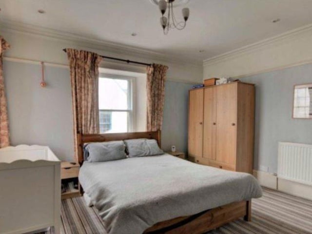 The most expensive on the list, yet still miles cheaper than the average flat in Edinburgh, this 1800's townhouse is priced at 210,000 GBP. Boasting a large enclosed rear garden this property offers a little slice of history, with untouched stone walls and traditional fireplaces.