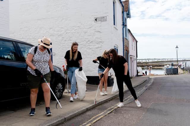 Barratt Homes employees help to clear 20kg of rubbish from Emsworth Harbour in support of a local environmental charity, The Final Straw Foundation.