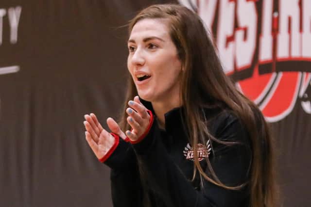Annie Scanlon coaching Solent Kestrels under 14s girls’ team.