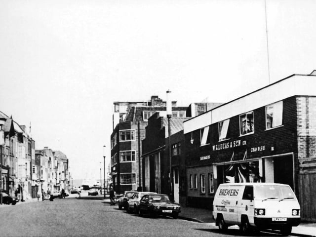 Broad Street, Old Portsmouth 1984. You might think it looks the same today but look further.