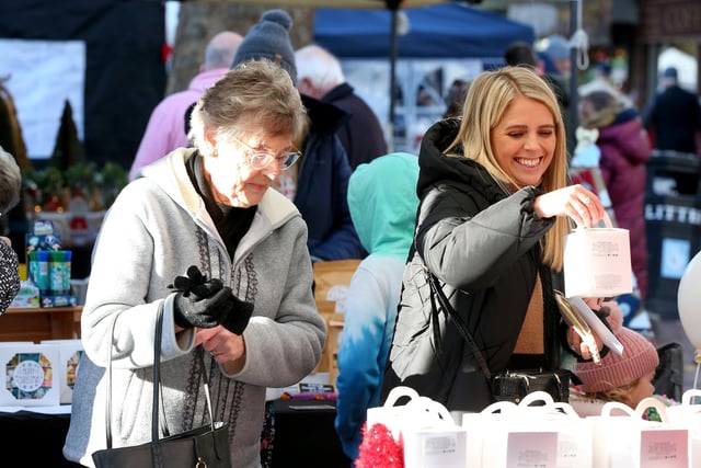 Gloria Quantick and her graddaughter, Beth Davis. Portchester Christmas Market in Portchester Precinct
Picture: Chris Moorhouse (jpns 251123-31)