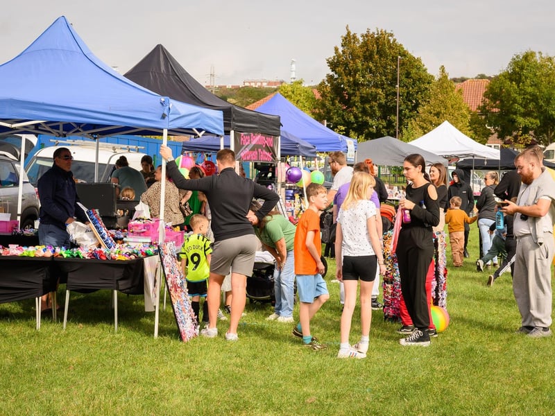 Pictured is: Some of the visitors and stalls at the event.
Picture: Keith Woodland (300921-28)