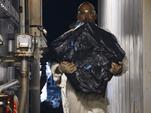 Portsmouth-based warship HMS Trent has seized £160m of cocaine from a submarine in the Caribbean Sea.