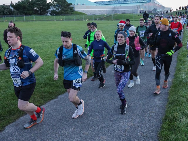 The runners set off on the Portsmouth Coastal Waterside Marathon. Picture: Chris  Moorhouse (221224-10)