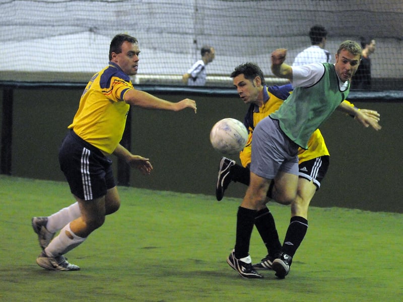 Match action between Lucky Seven (green bibs) and Dolphin in November 2008.