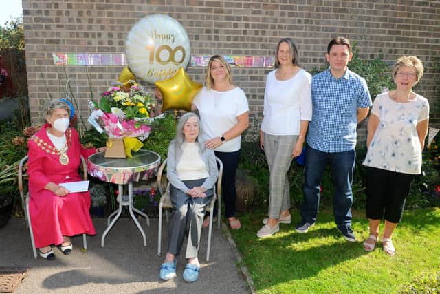 Mayor of Fareham, Pamela Bryant, with Edith and her family (from left) Nikki Burchett, Sharon White, James White, and Joan White. Picture: Sarah Standing (140920-3952)
