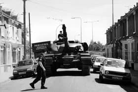 55-Ton Chieftan tank along Island View Terrace, Portsmouth, 1993. The News PP5261