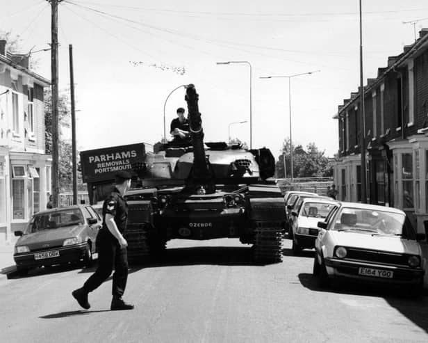 55-Ton Chieftan tank along Island View Terrace, Portsmouth, 1993. The News PP5261