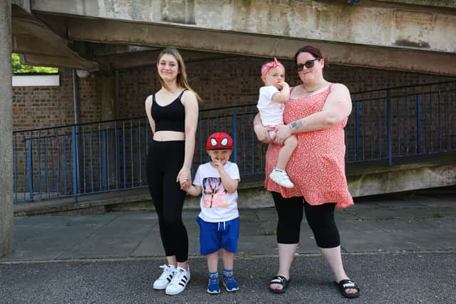 Lynsey with her children.
Picture: Chris Moorhouse (jpns 220721-50)