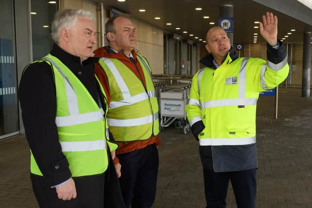 Pictured is:  Gerald Vernon-Jackson, Ed Davey and Port Director Mike Sellars.


Picture: Keith Woodland (050321-12)
