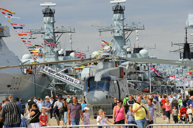 Navy Days 2010. So many people wanted to go on board the ships that were alongside including HMS Dauntless, HMS Westminster and HMS Cumberland
1st August 2010. Picture: Malcolm Wells (102438-1117)