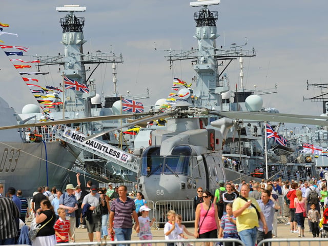Navy Days 2010. So many people wanted to go on board the ships that were alongside including HMS Dauntless, HMS Westminster and HMS Cumberland
1st August 2010. Picture: Malcolm Wells (102438-1117)