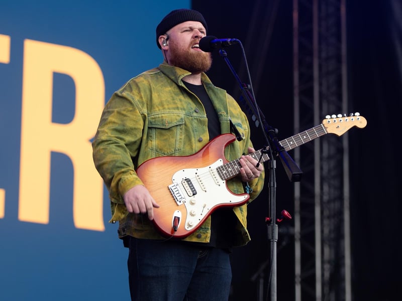 Southsea - Tom Walker on the common stage at Victorious Festival on Saturday 24th August 2024Photo Credit Emma Terracciano/Alamy Live News
