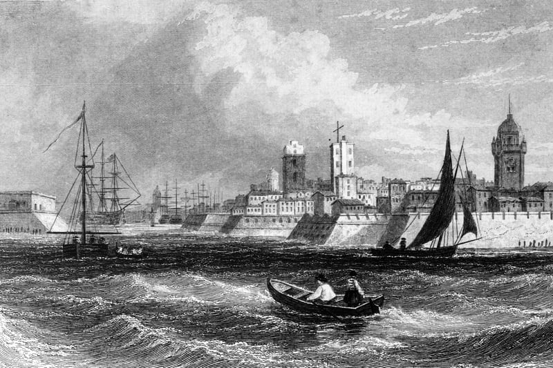 A small boat approaching the entrance to Portsmouth harbour, circa 1810.  (Photo by Hulton Archive/Getty Images)