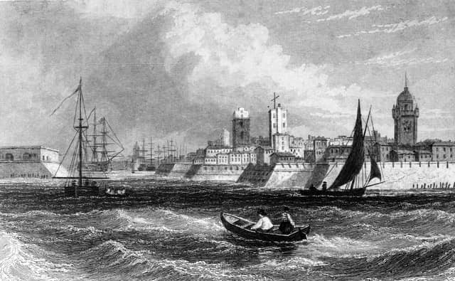 A small boat approaching the entrance to Portsmouth harbour, circa 1810. (Photo by Hulton Archive/Getty Images)