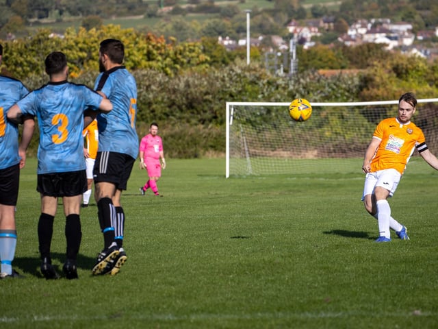 Prince of Wales (blue) v Jubilee. Picture by Alex Shute