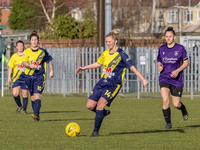 Gosport Borough (yellow) v Gosport Falcons. Picture: Mike Cooter