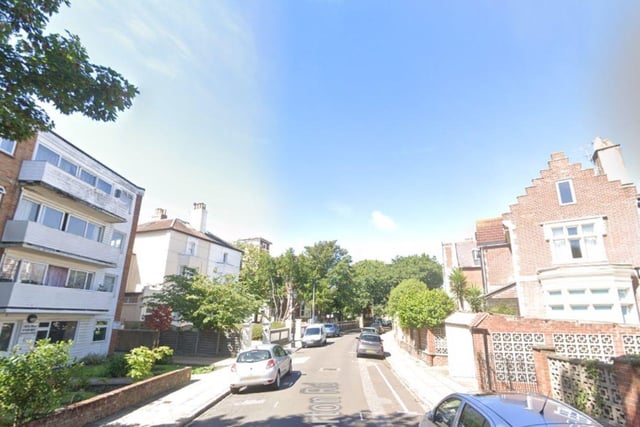 The average property price in Merton Road is £885,000.