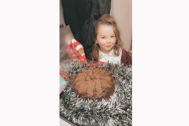 The award winning cake of Daisy Blissett, six.