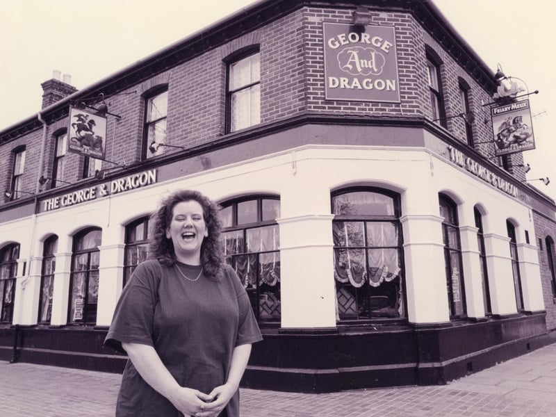 Landlady Lesley Ralston outside George & Dragon on Gosport High Street in 1993. The News PP4770