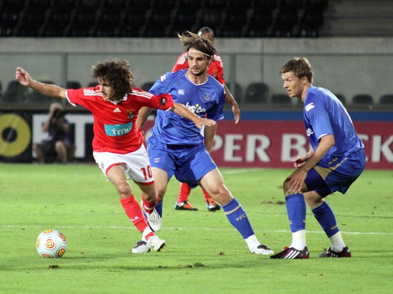 Pompey had already lost against Guimareas in their opening game of the Guimaraes tournament and they subsequently received a 4-0 hammering at the hands of Benfica. Paul Hart’s men faced future Manchester United manager Ruben Amorim as well as Javier Saviola and David Luiz, with Oscar Cardoza netting twice, along with Weldon and a Luke Wilkinson own goal. A number of triallists featured for the Blues, including Yassin Moutaouakil, Pancrate and Eugen Bopp.