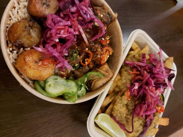 Dish Detective and their companions loved Natty's vegan box meal with jerk jackfruit, and vegan pon fries loaded with ital curry. The delicious food was served by the eponymous and friendly Natty himself.