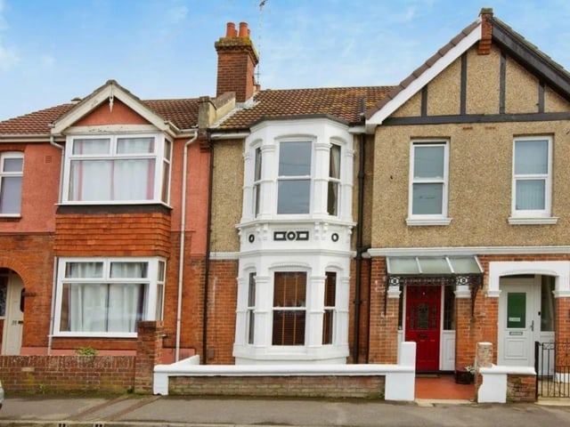 The listing says: "Upon entering, you are greeted by a welcoming atmosphere that flows seamlessly throughout the home. The ground floor features a separate lounge and dining room, providing ample space for relaxation and entertainment. The fitted kitchen offers functionality and understated style."