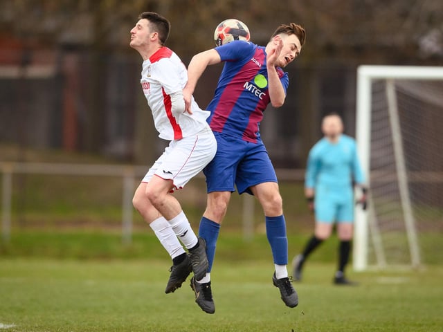 US Portsmouth (maroon/blue) v Horndean. Picture: Keith Woodland