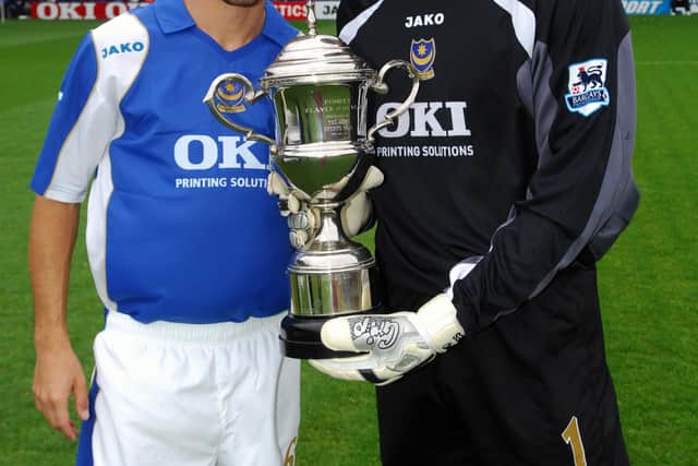 David James receives his News readers player of the year award from Gary O'Neil. PICTURE:STEVE REID(071953-128)