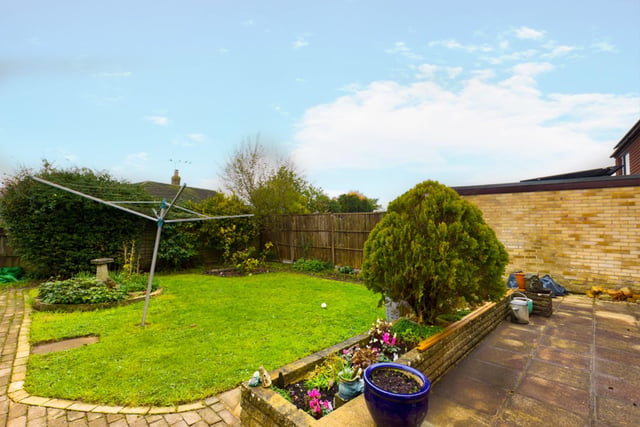 Mapletree Avenue, Horndean. 3 Bedroom detached bungalow with garage and off road parking. £387,500.