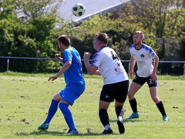 Paulsgrove (blue) v Clanfield. Picture: Sam Stephenson.