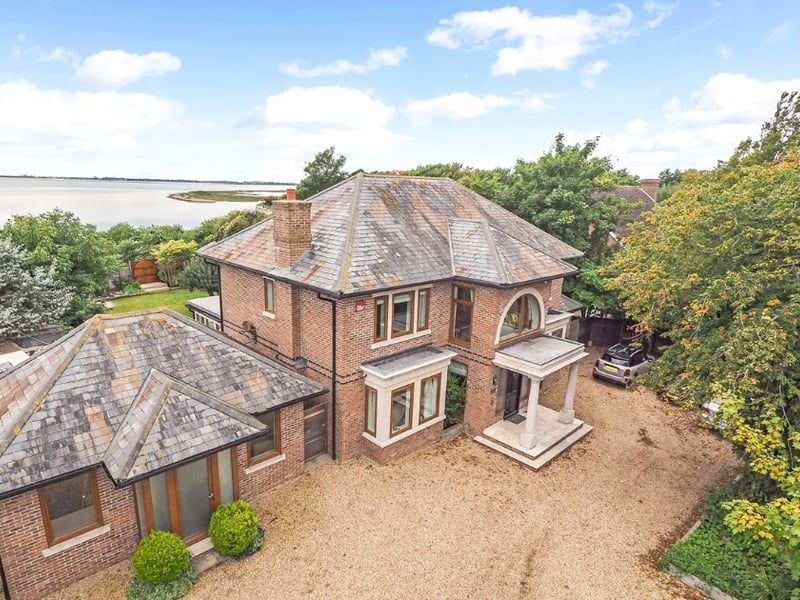 This beautiful four bedroom detached home was built in 2011 by the current owner and it comes with three bathrooms, four reception rooms and a large garden space.