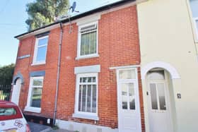 This two bedroom terraced house comes with one bathroom and two reception rooms.