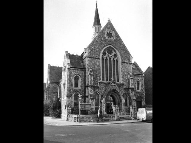 United Reformed Church in Havant, 1985. The News PP4813