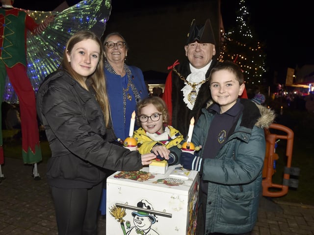 Lee-on-the-Solent Christmas lights were switched on in the High Street on Friday, November 24.Pictured is: (l-r) Ava Gardner (10), mayoress of Gosport Suzanne Pepper, Caitrinn Brennan (7), cllr. Martin Pepper, mayor of Gosport and Zac Nixon-Loan (10).Picture: Sarah Standing (241123-2279)