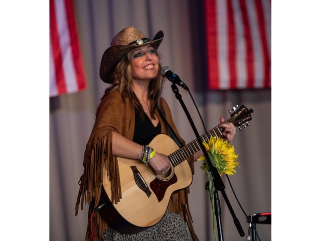 Sarah Louise at Country on The Coast 2023, South Parade Pier. Picture by Emma Terracciano