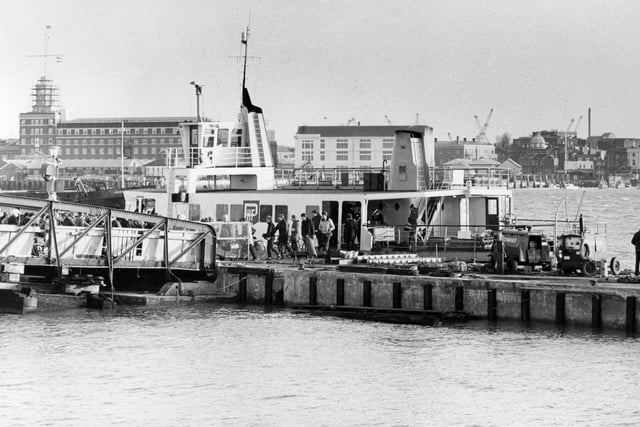 The Portsmouth pontoon for the Gosport Ferry before the railings were added, 1982 PP4736