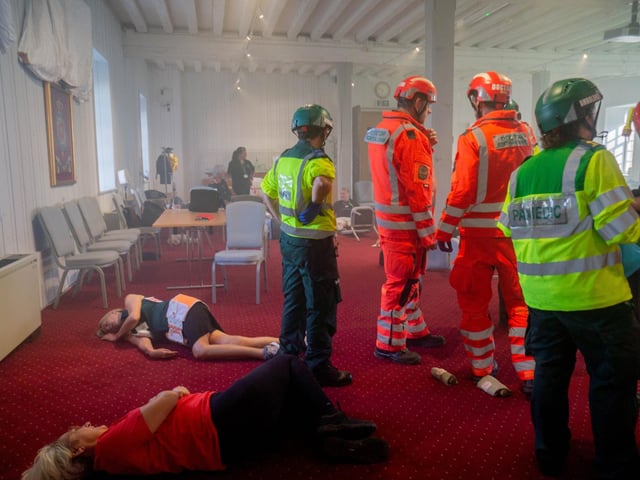 Emergency services exercise at Historic Dockyard, Portsmouth on Thursday 19th June 2025 Pictured: Emergency services arriving at the scene of the improvised explosion Picture: Habibur Rahman