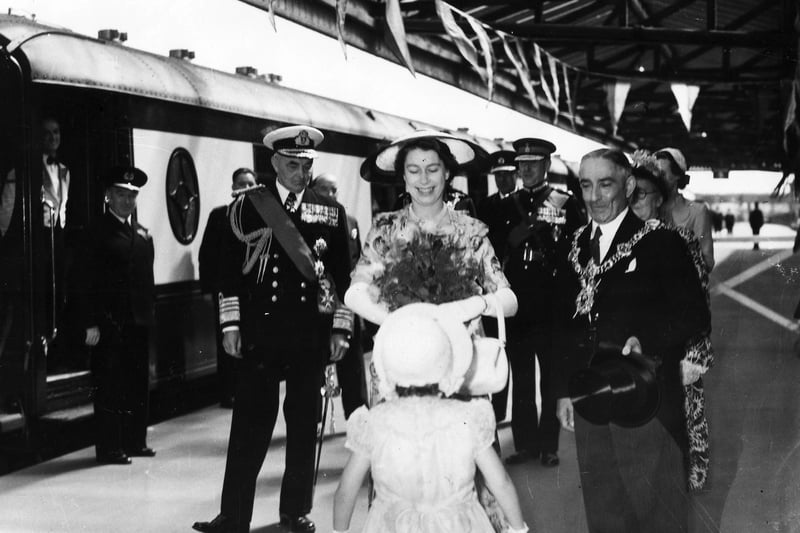 In 1951 Princess Elizabeth was in Portsmouth to open the new United Services Club and the restored Connaught drill hall.
Here she is on her arrival at the railway station, where she was welcomed by the Lord Mayor, Alderman A. Johnson