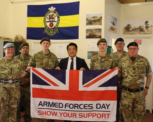 Alan Mak MP with Hayling Island Army cadets and officers from 3 Platoon Barossa Company
