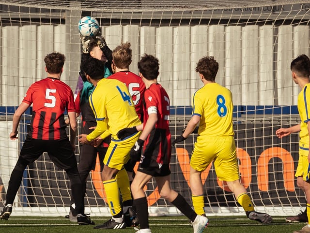Action from the U16 GEC Marconi Invitation Cup final between Horndean Hawks Condors (red/black) and Pickwick Youth Panthers (yellow). Picture: Keith Woodland (260221-79)